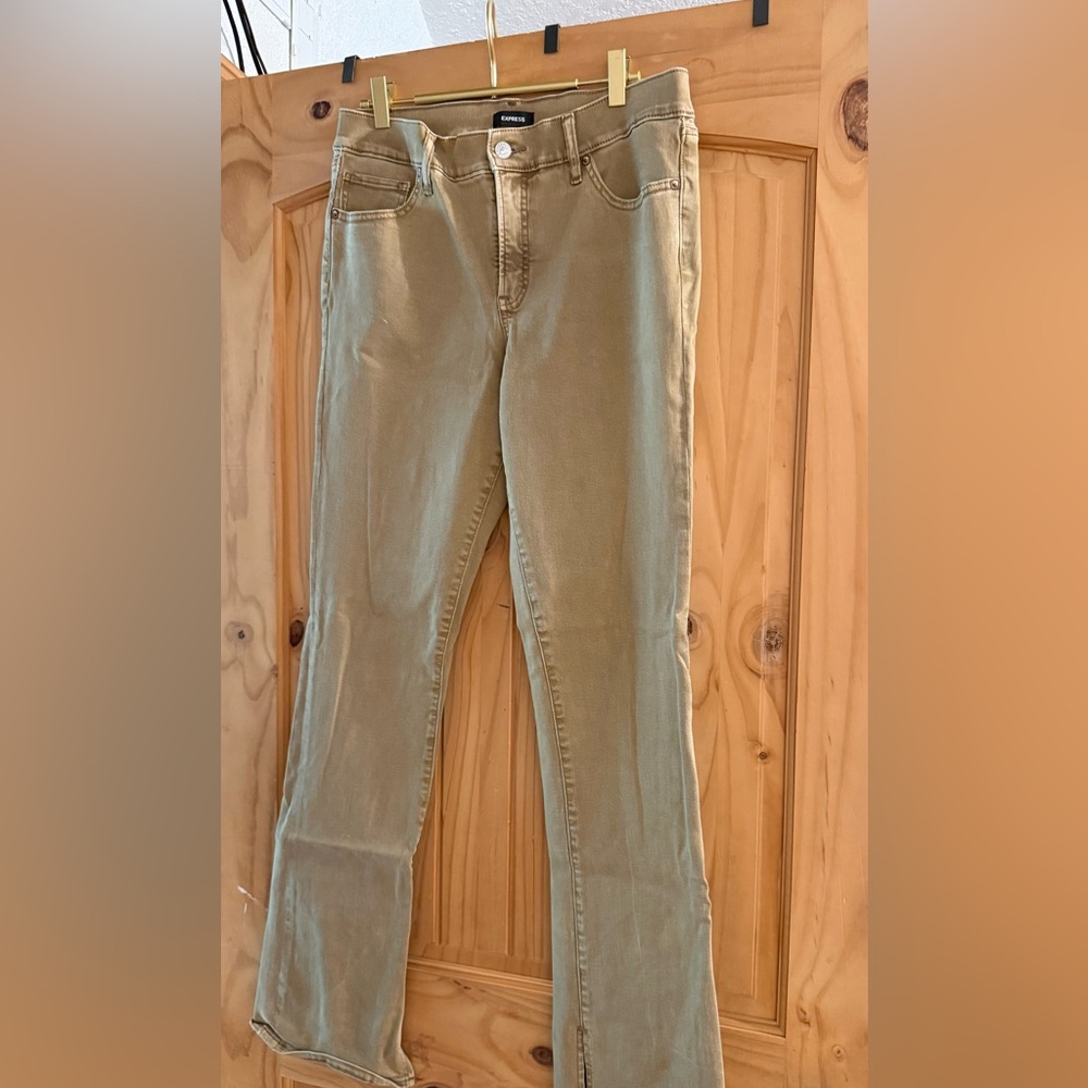 Express skyscraper jeans!